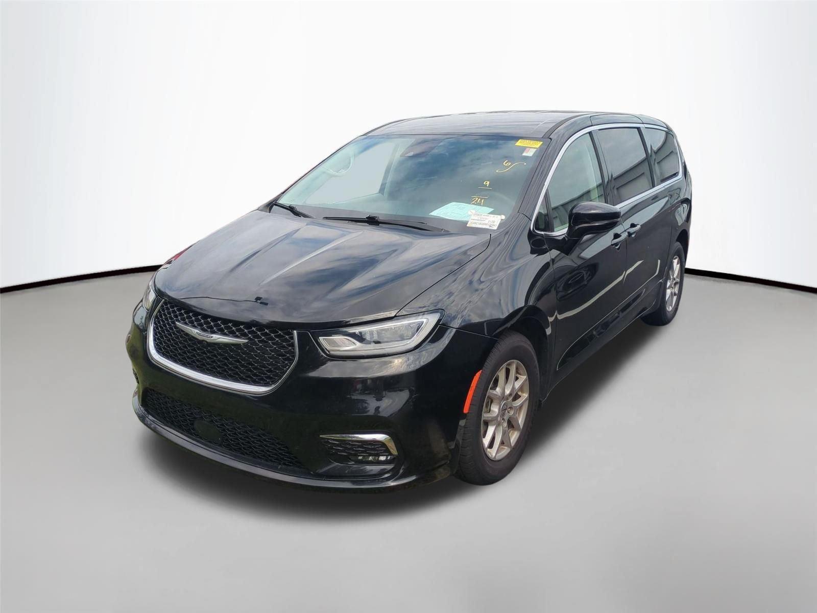 Diamond Black Crystal Pearlcoat 2024 Chrysler Pacifica Minivan Front-Wheel Drive 9-Speed Automatic