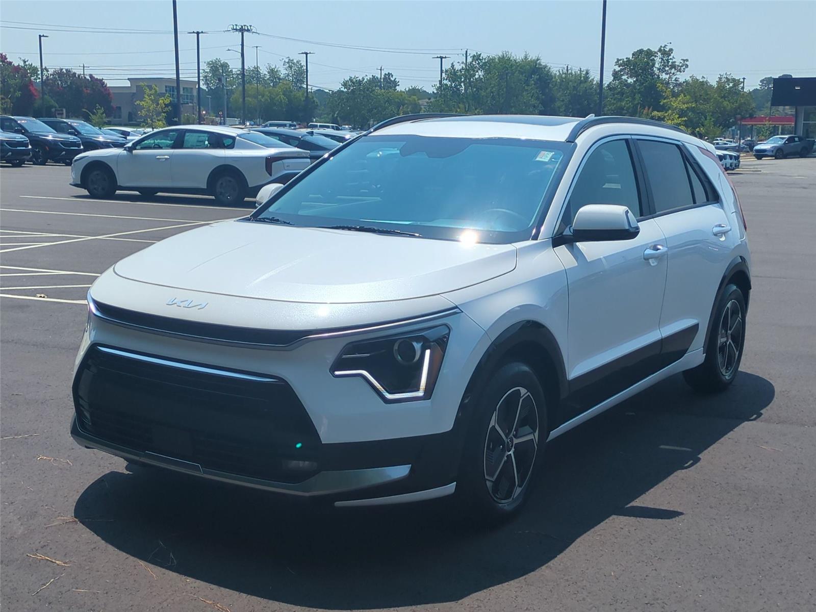 Snow White Pearl 2026 Kia Niro SUV / Crossover Front-Wheel Drive Automatic