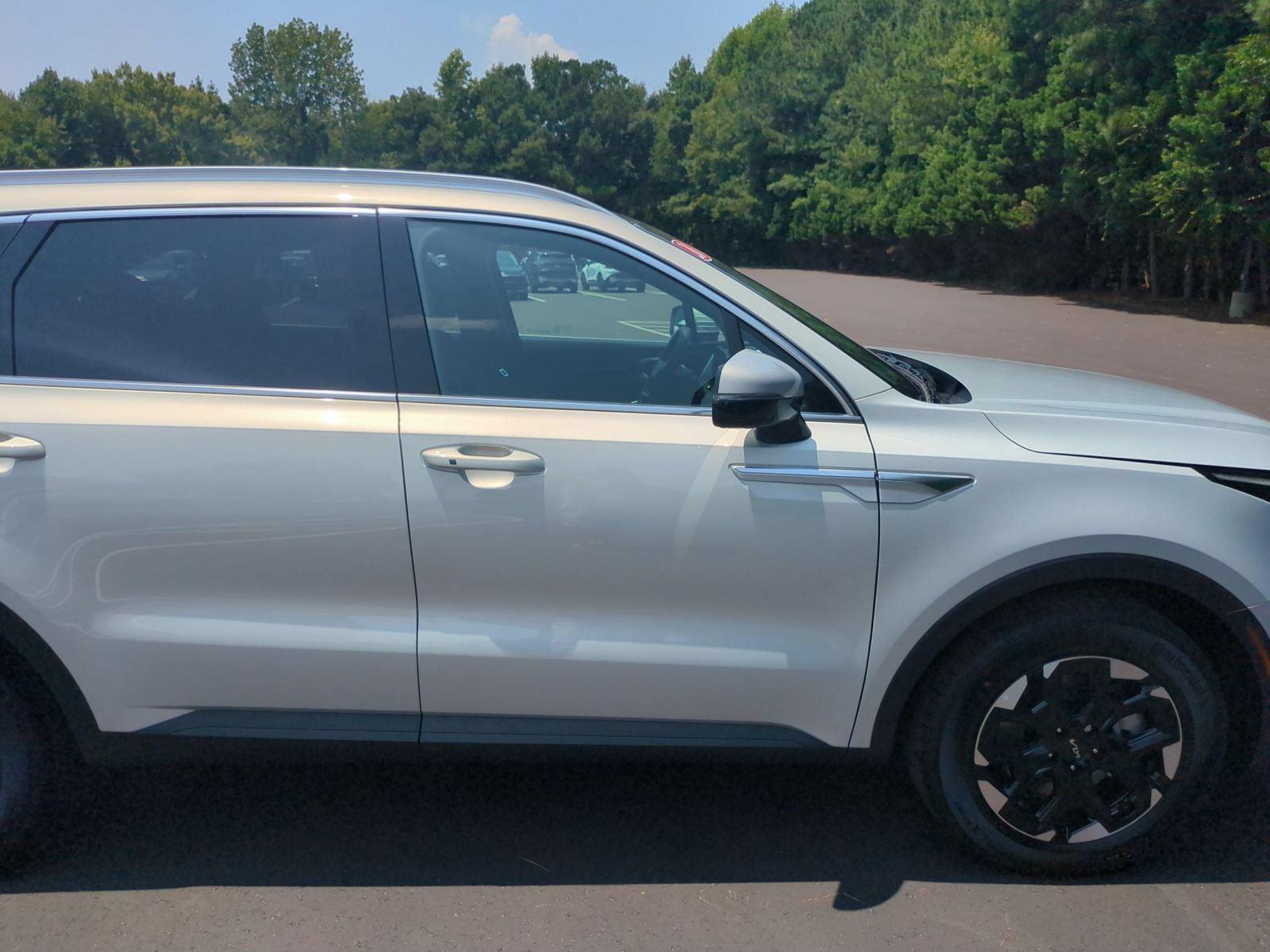 New 2026 Ivory Silver Kia S image 39