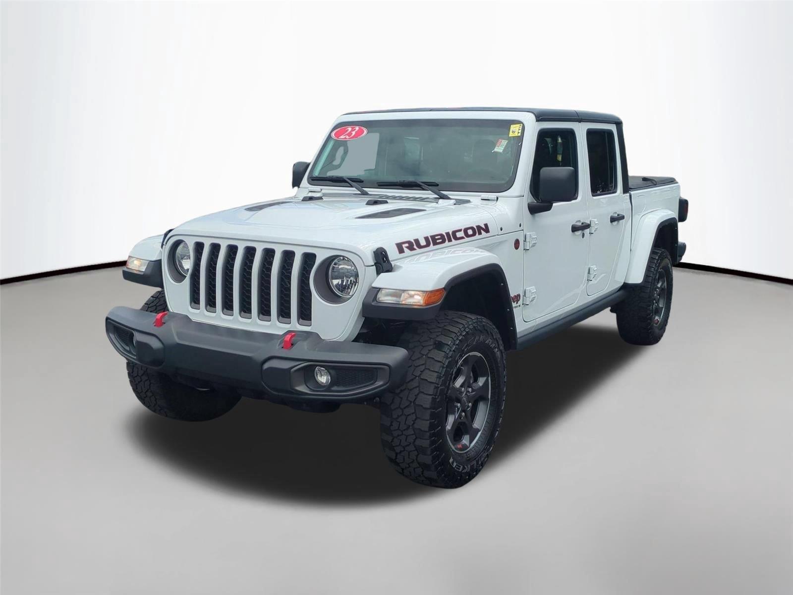 Bright White Clearcoat 2023 Jeep Gladiator Pickup Truck Four-Wheel Drive 8-Speed Automatic