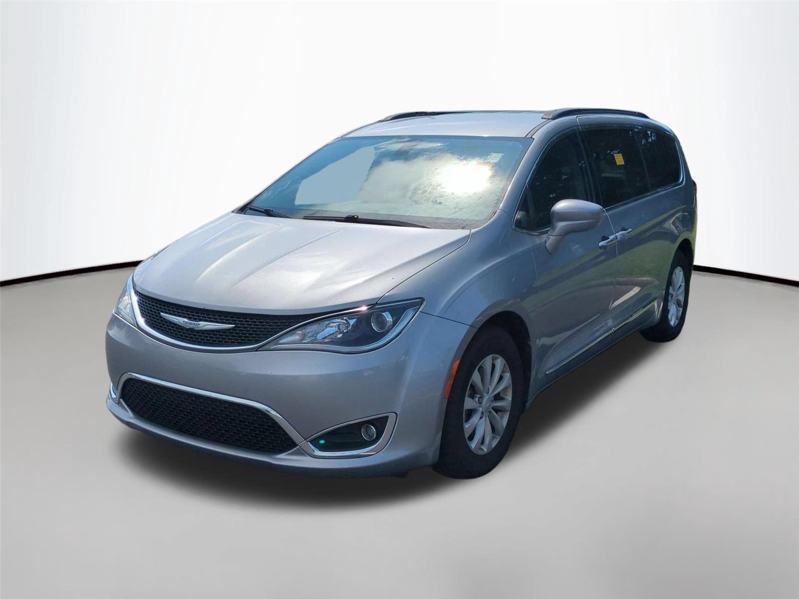 Billet Silver Metallic Clearcoat 2017 Chrysler Pacifica Minivan Front-Wheel Drive 9-Speed Automatic