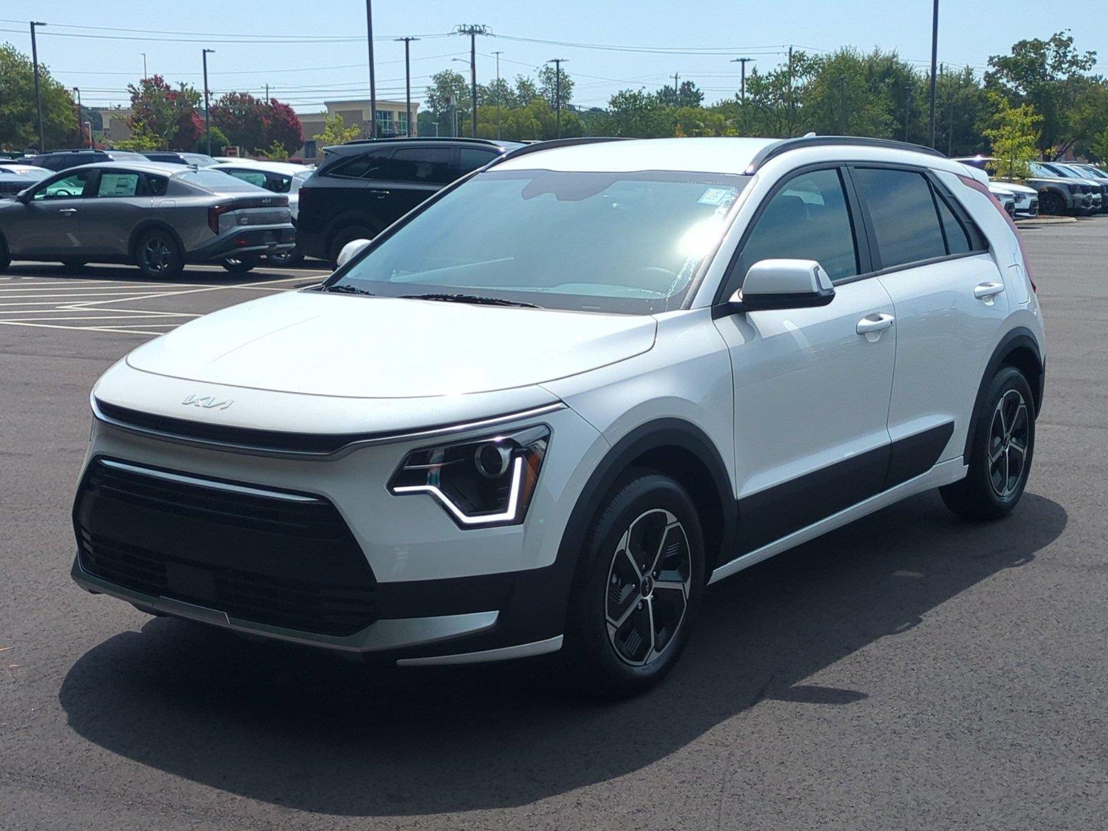 Snow White Pearl 2026 Kia Niro SUV / Crossover Front-Wheel Drive Automatic