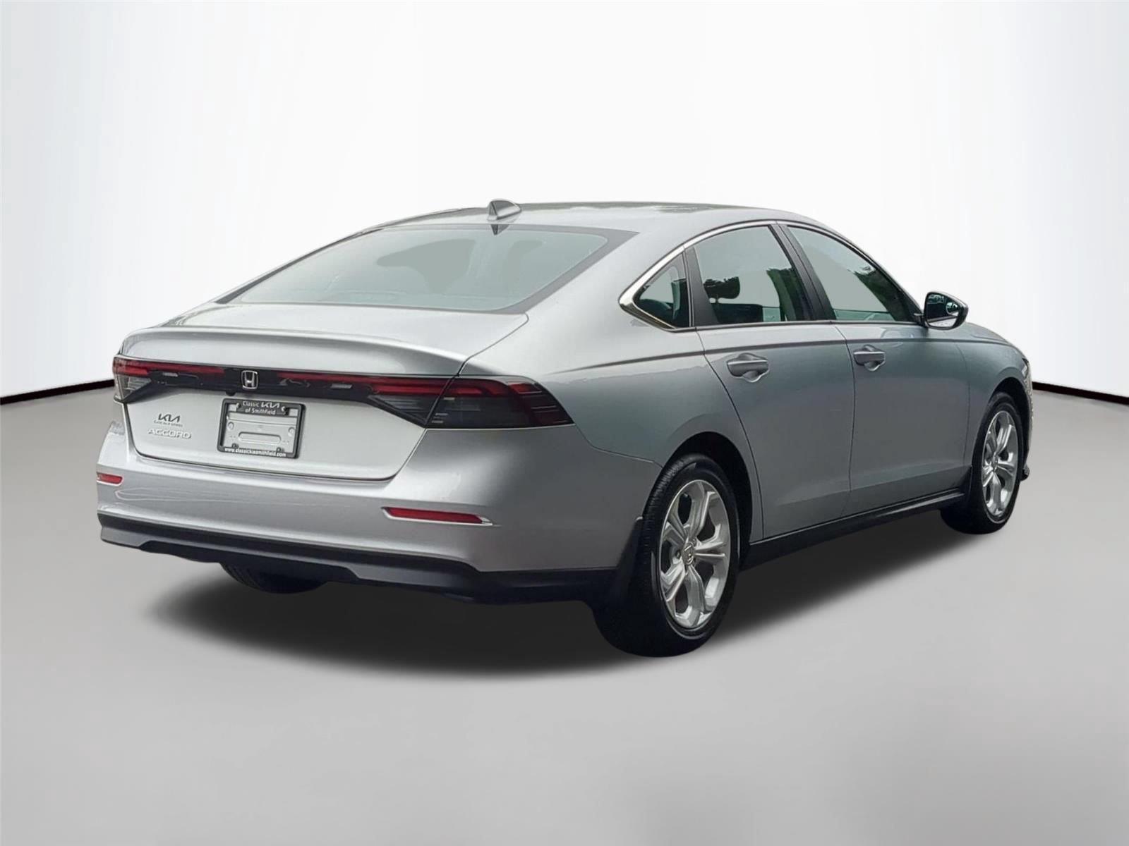 Used 2024 Solar Silver Metallic Honda LX image 5