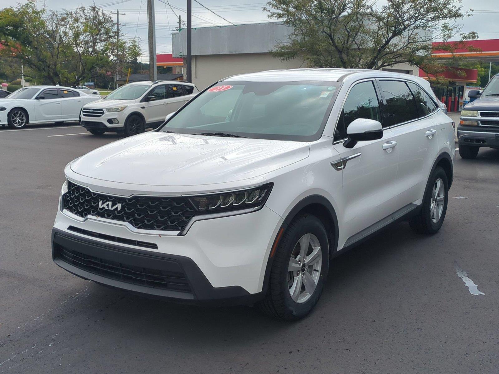 Glacial White Pearl 2023 Kia Sorento SUV / Crossover Front-Wheel Drive Automatic
