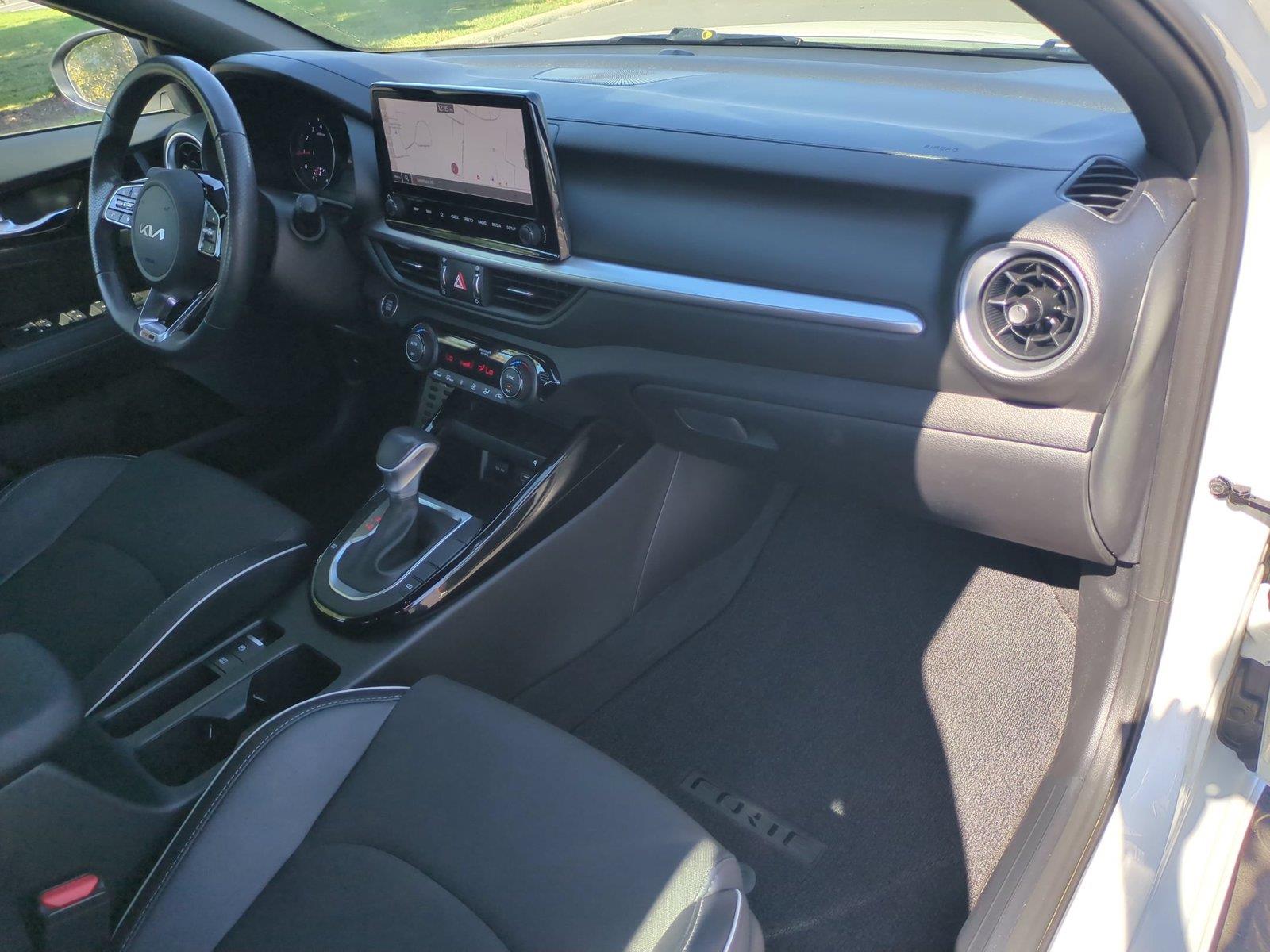 Used 2024 Snow White Pearl Kia GT-Line image 38