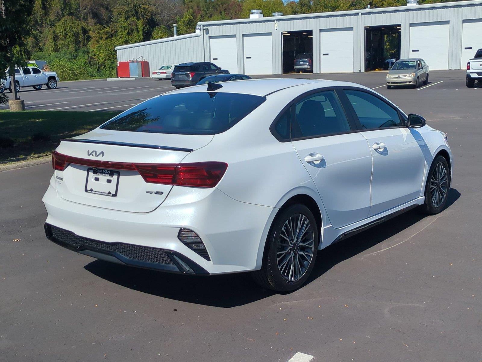 Used 2024 Snow White Pearl Kia GT-Line image 5