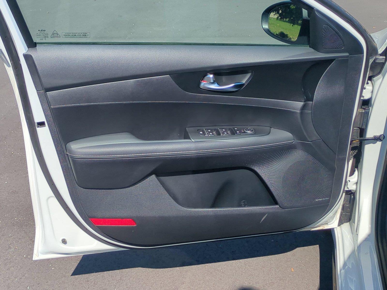 Used 2024 Snow White Pearl Kia GT-Line image 14