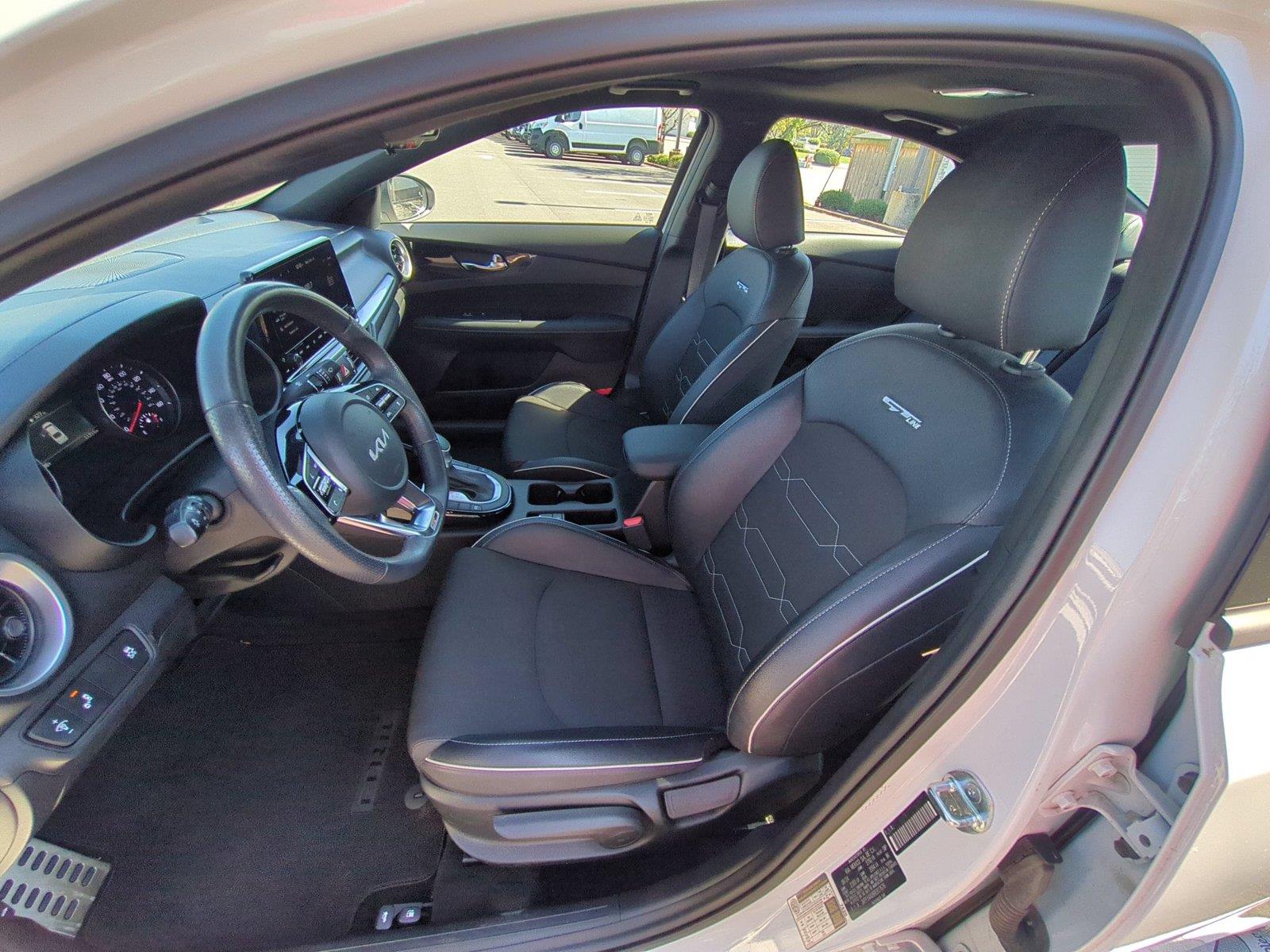 Used 2024 Snow White Pearl Kia GT-Line image 17