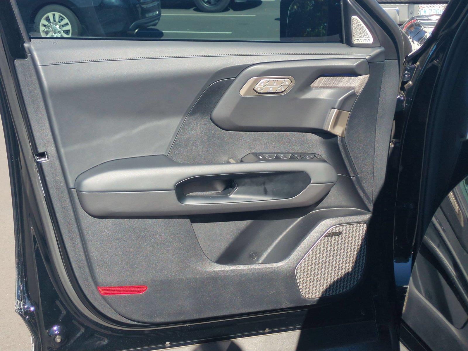 Used 2027 Ebony Black Kia SX-Prestige image 14