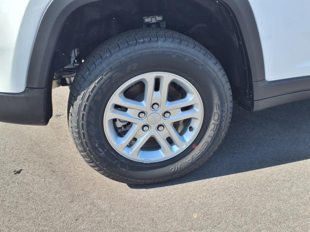 2025 Jeep Grand Cherokee Laredo - Photo 19