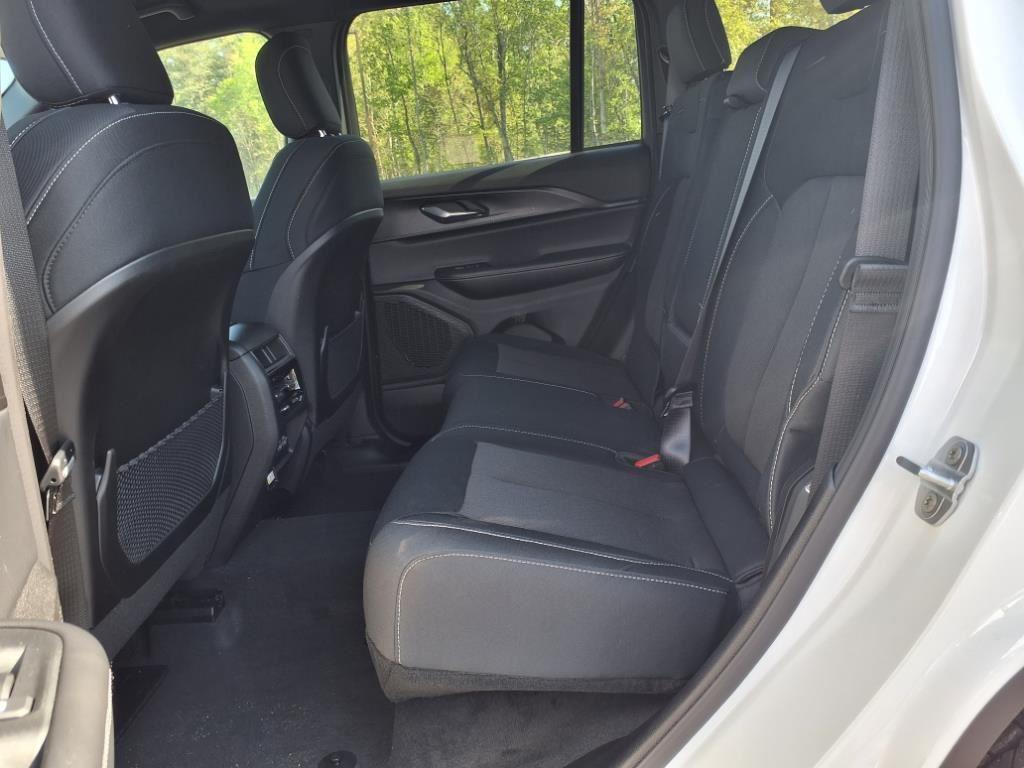 2025 Jeep Grand Cherokee Laredo - Photo 21