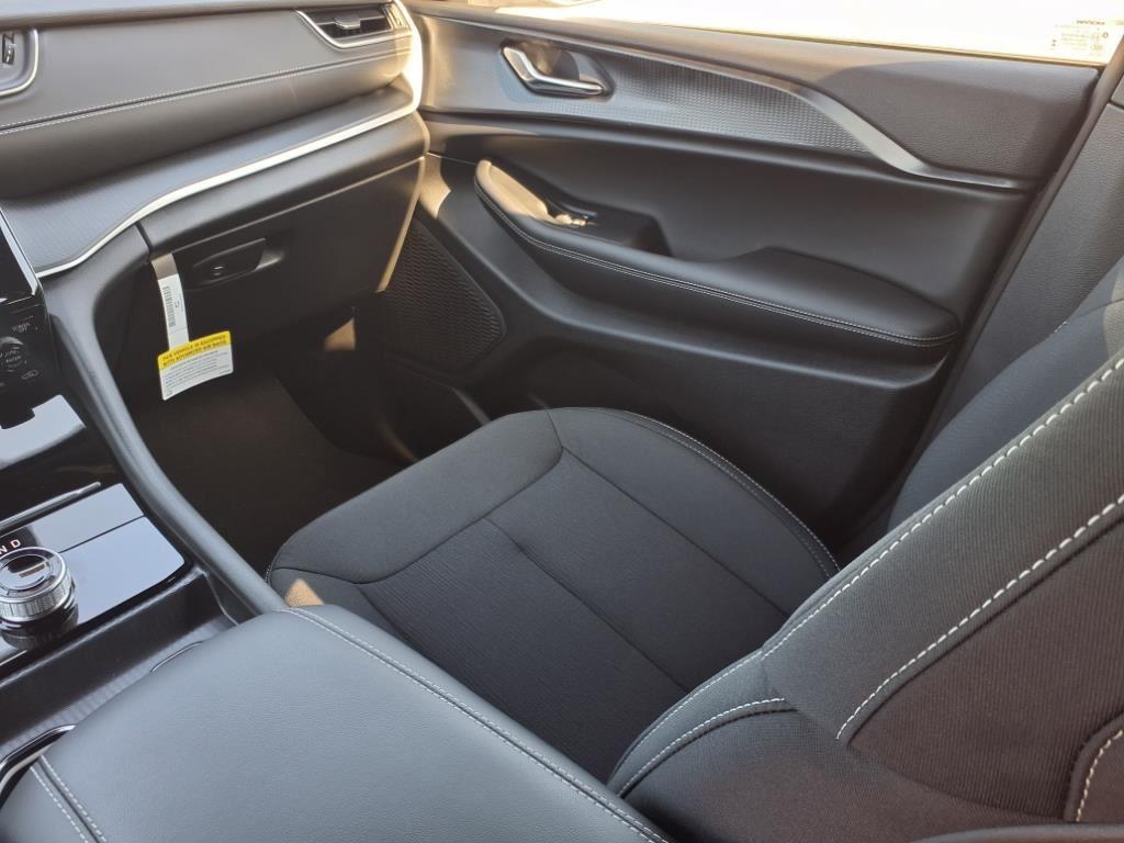 2025 Jeep Grand Cherokee Laredo - Photo 23