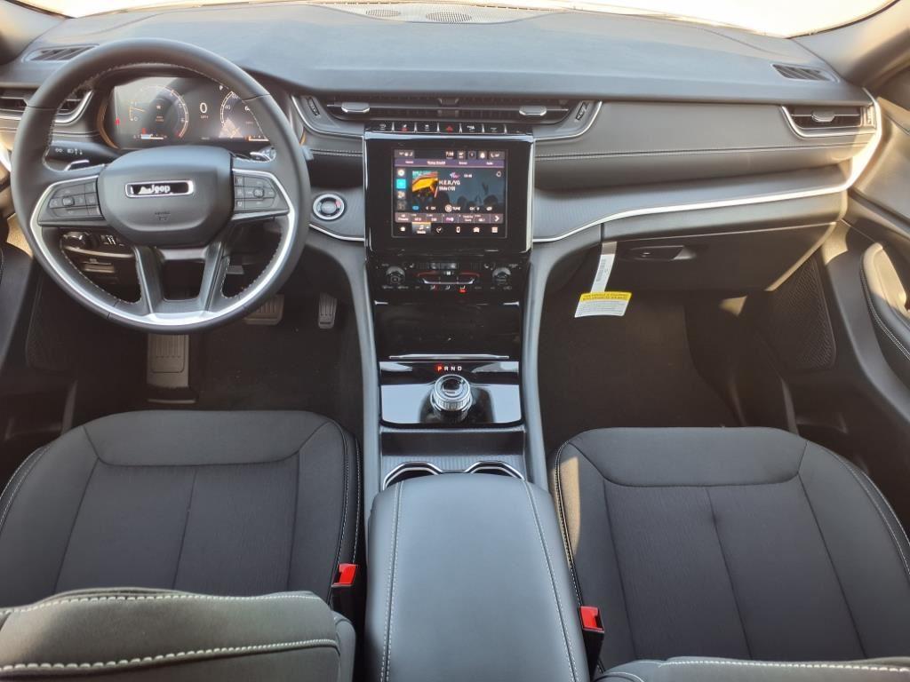 2025 Jeep Grand Cherokee Laredo - Photo 24