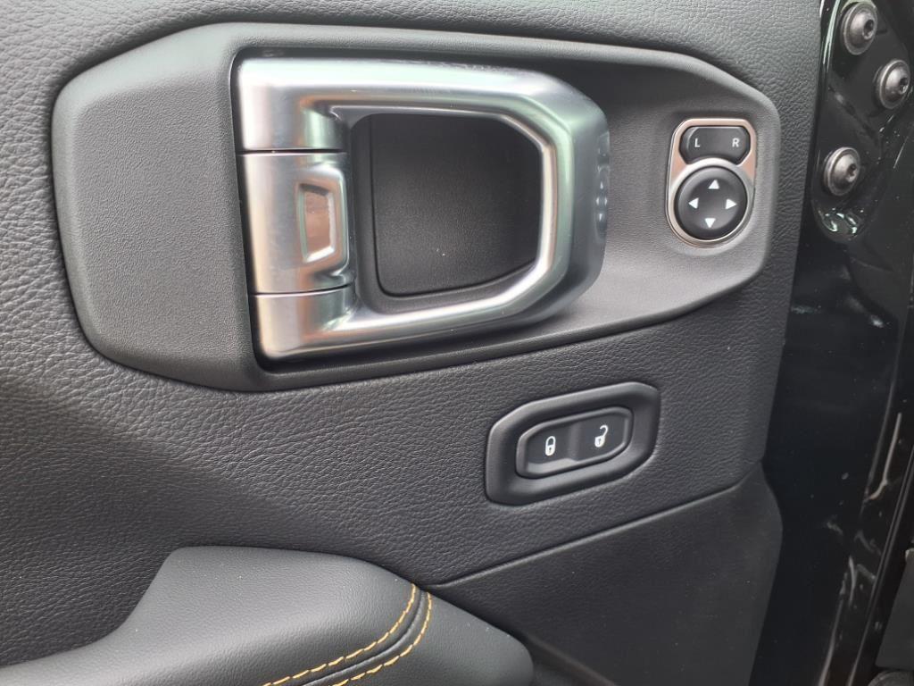 Used 2025 Black Clearcoat Jeep Sahara image 5