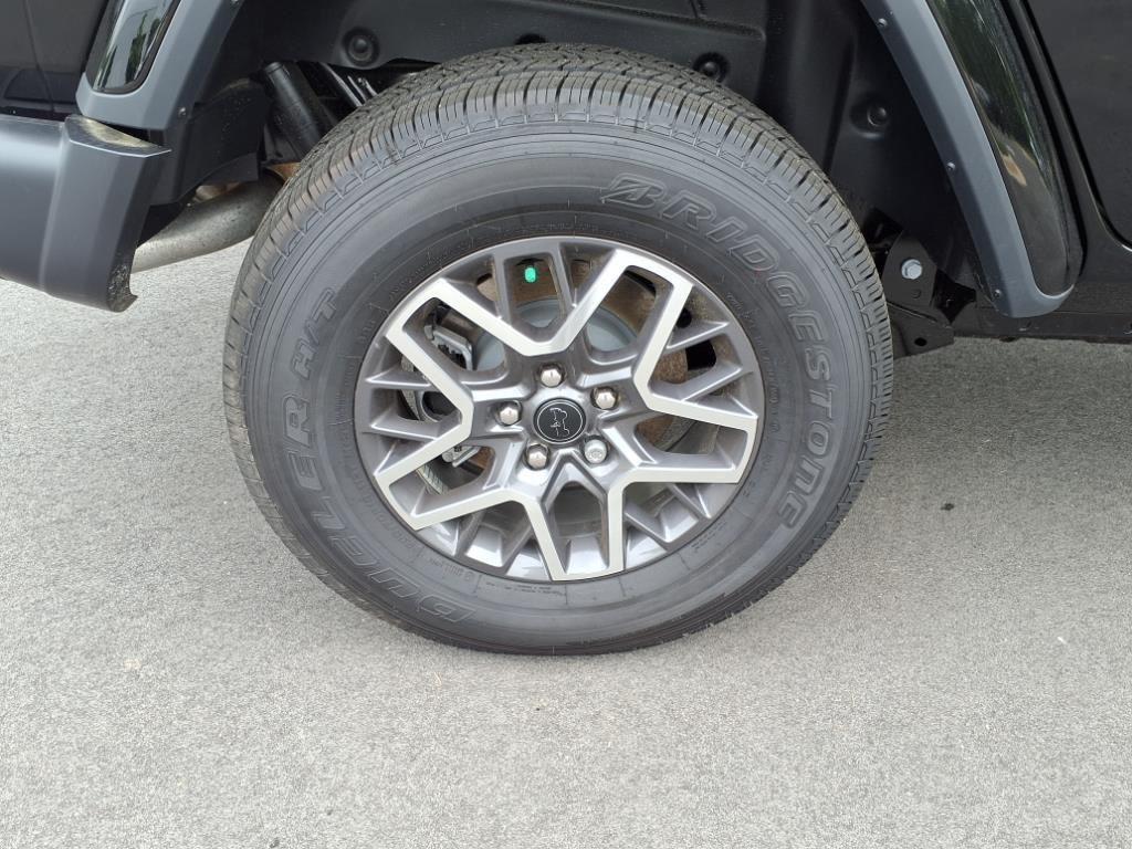 Used 2025 Black Clearcoat Jeep Sahara image 21