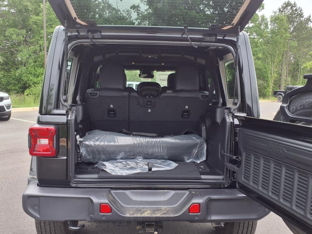 Used 2025 Black Clearcoat Jeep Sahara image 22