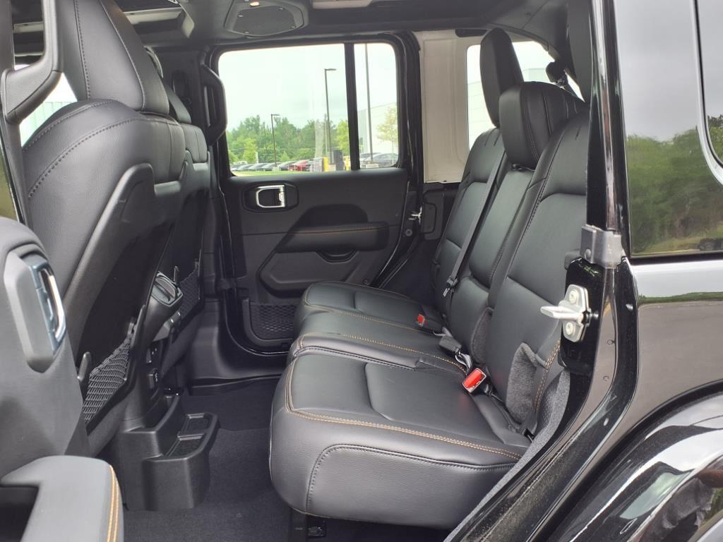Used 2025 Black Clearcoat Jeep Sahara image 23