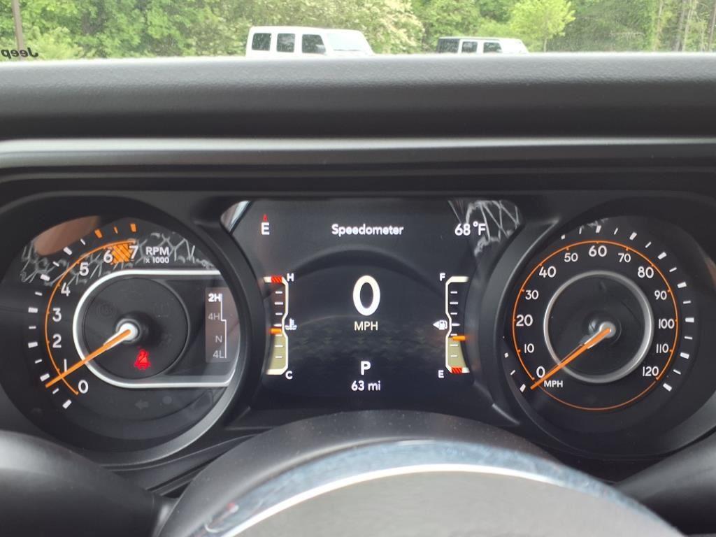 Used 2025 Black Clearcoat Jeep Sahara image 27