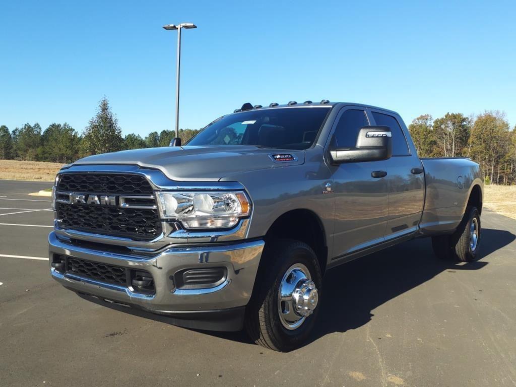 2024 RAM 3500 Tradesman Crew Cab LB DRW 4WD