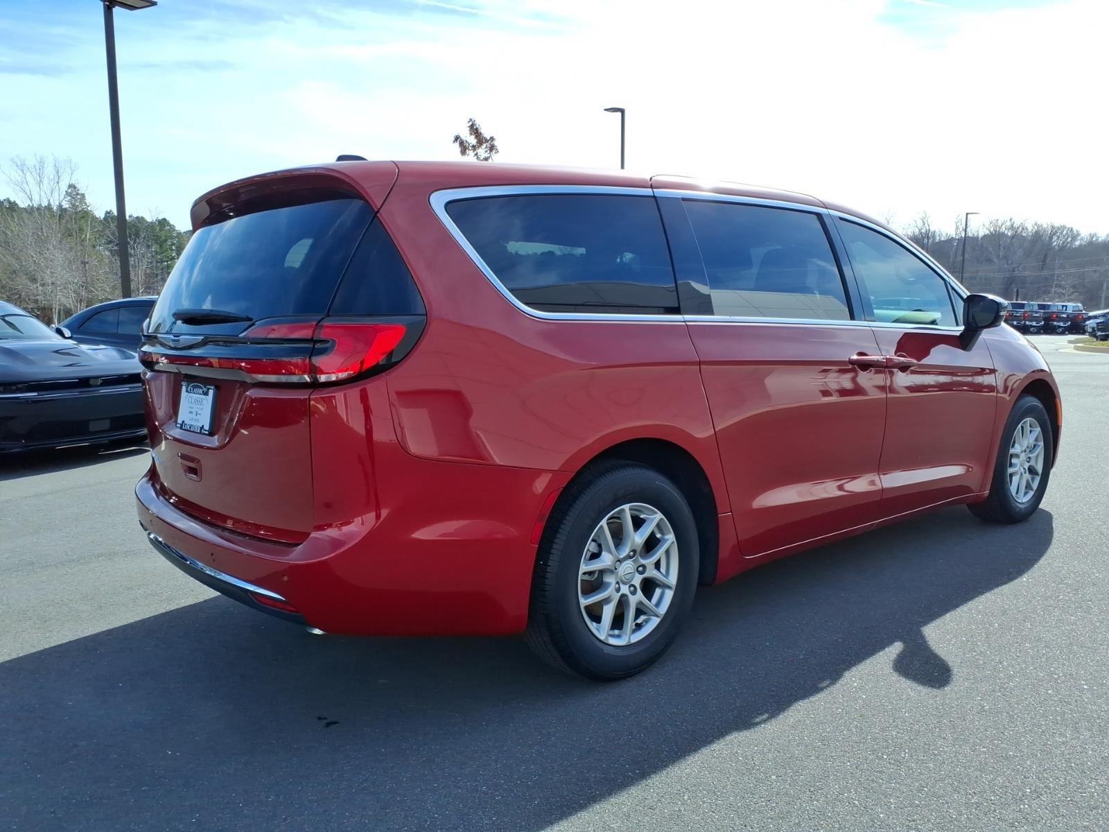 New 2026 Red Hot Pearlcoat Chrysler Select image 26
