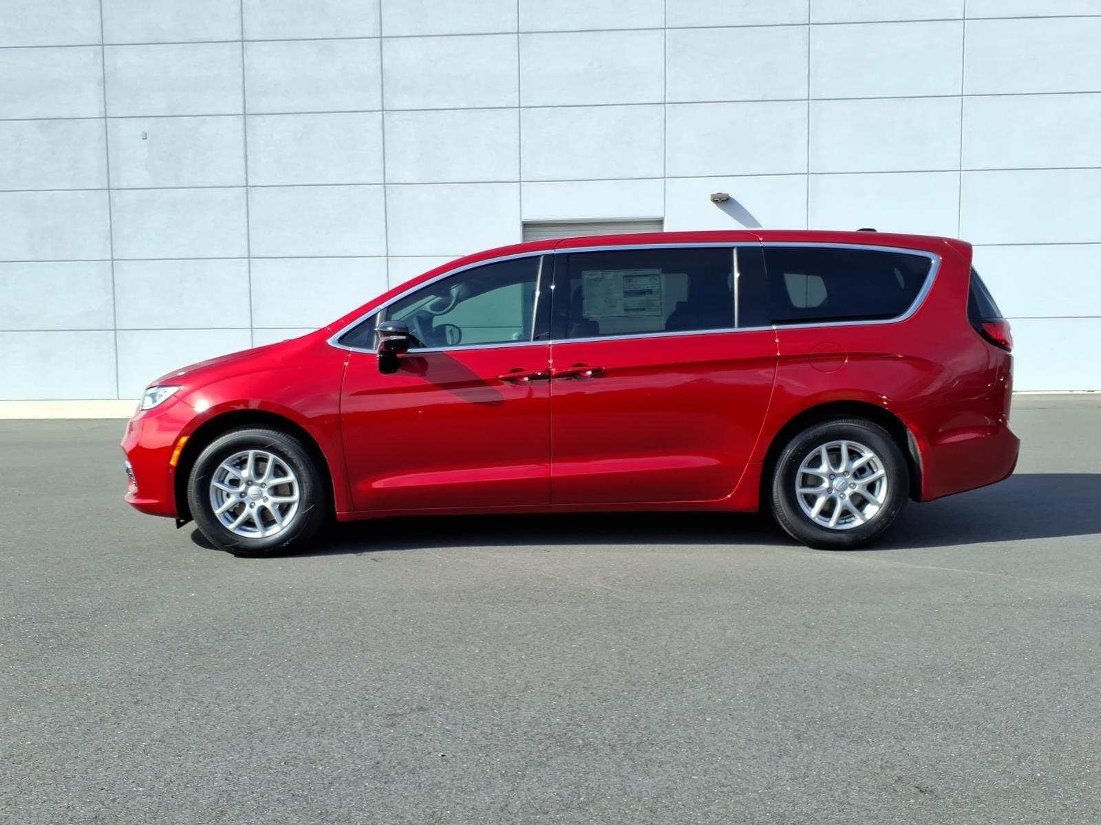 New 2026 Red Hot Pearlcoat Chrysler Select image 29