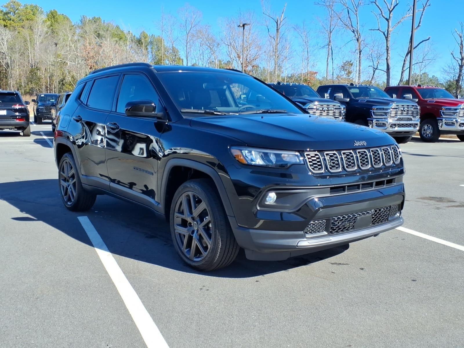 New 2026 Diamond Black Crystal Pearlcoat Jeep Latitude Altitude image 3