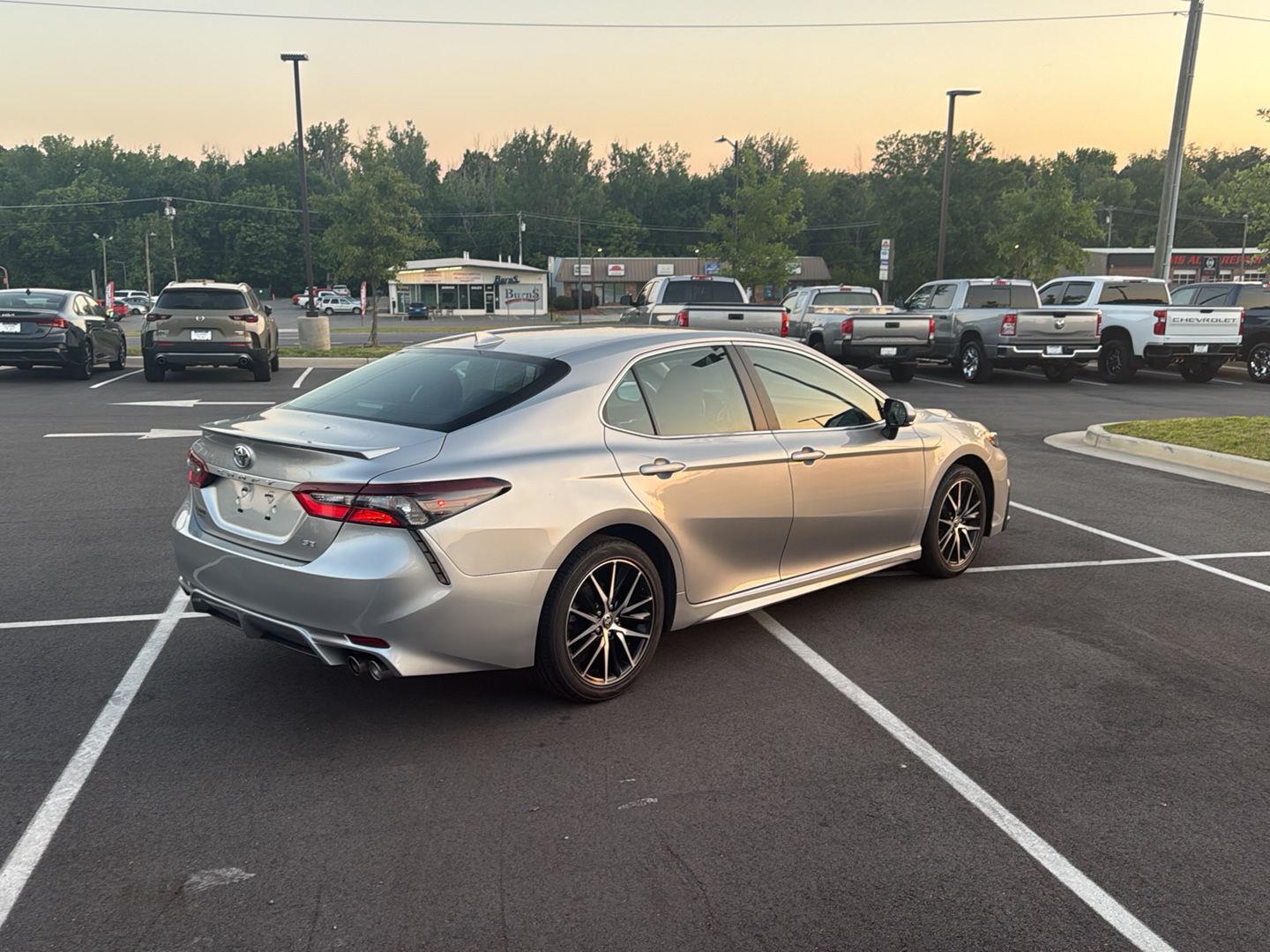 View vehicle photo 6