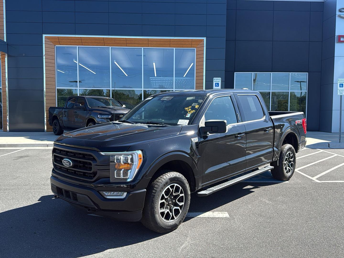 Agate Black Metallic 2022 Ford F-150 XLT SuperCrew 4WD Pickup Truck Four-Wheel Drive Automatic