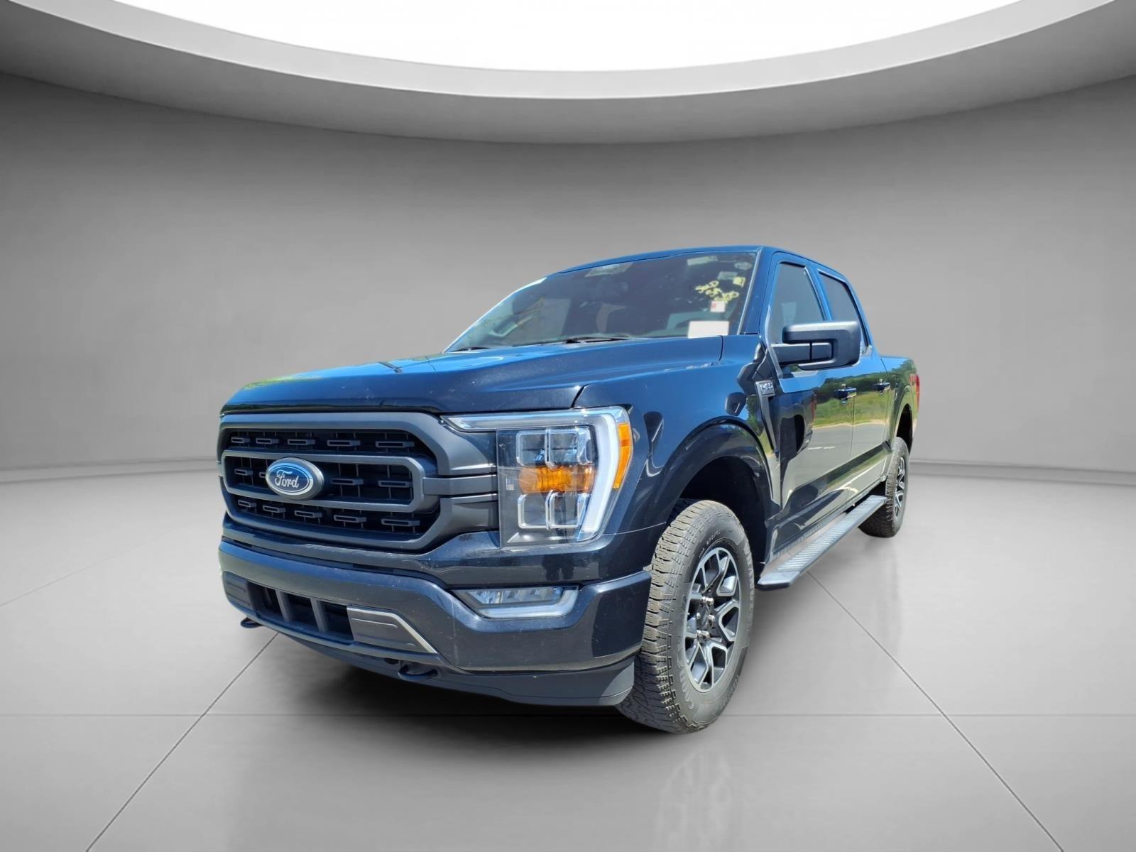 Agate Black Metallic 2022 Ford F-150 XLT SuperCrew 4WD Pickup Truck Four-Wheel Drive Automatic