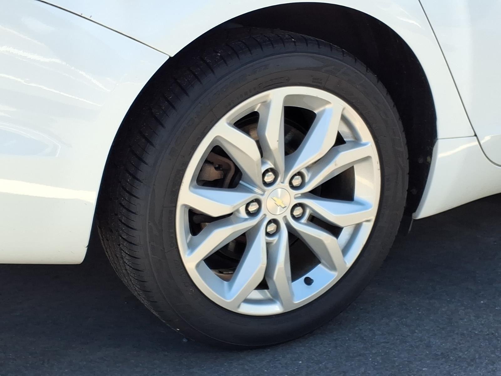 Used 2016 Summit White Chevrolet LT image 10