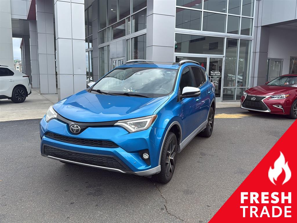 2017 Toyota RAV4 SE's photo