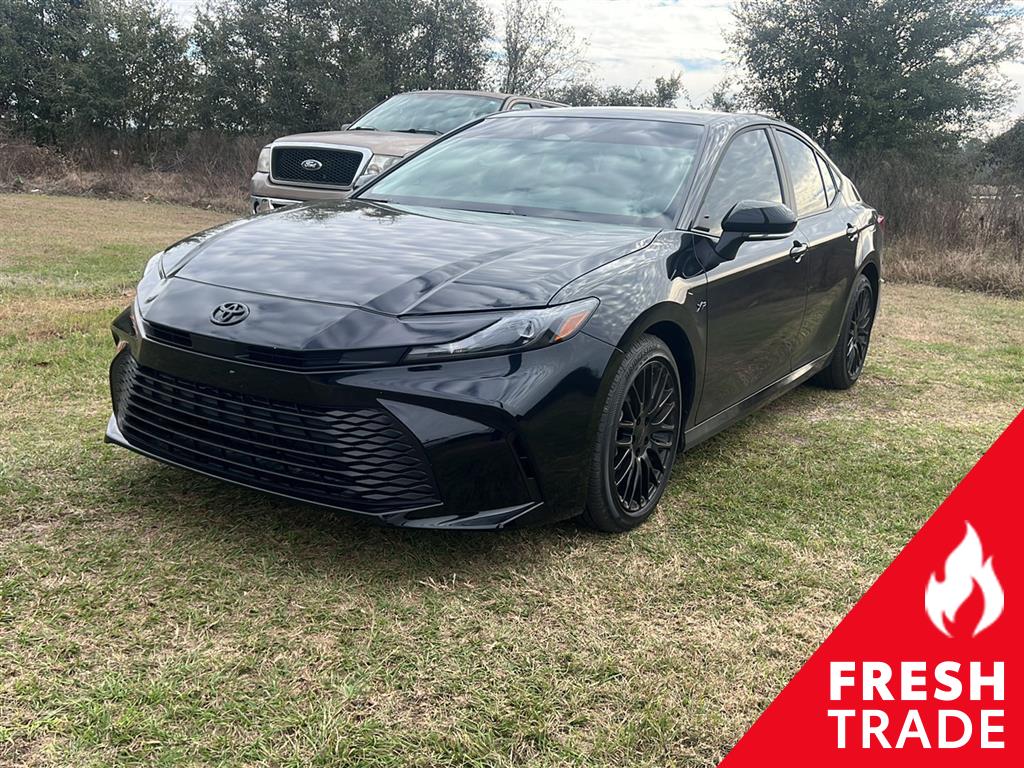 2025 Toyota Camry LE's photo