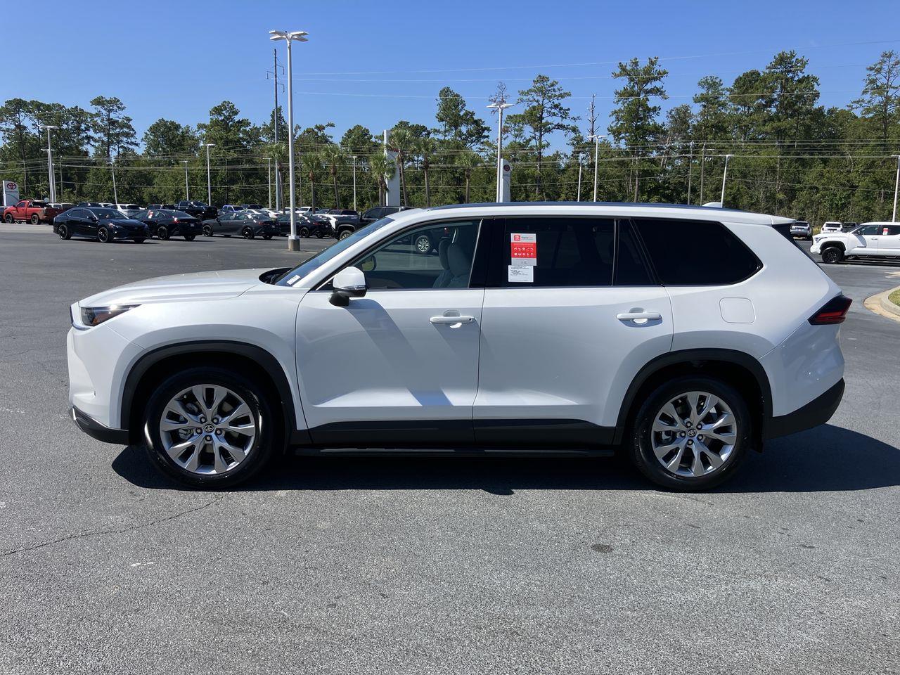 2026 Toyota Highlander Hybrid Limited photo 2