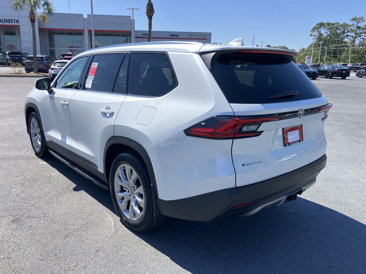 2026 Toyota Highlander Hybrid Limited photo 3