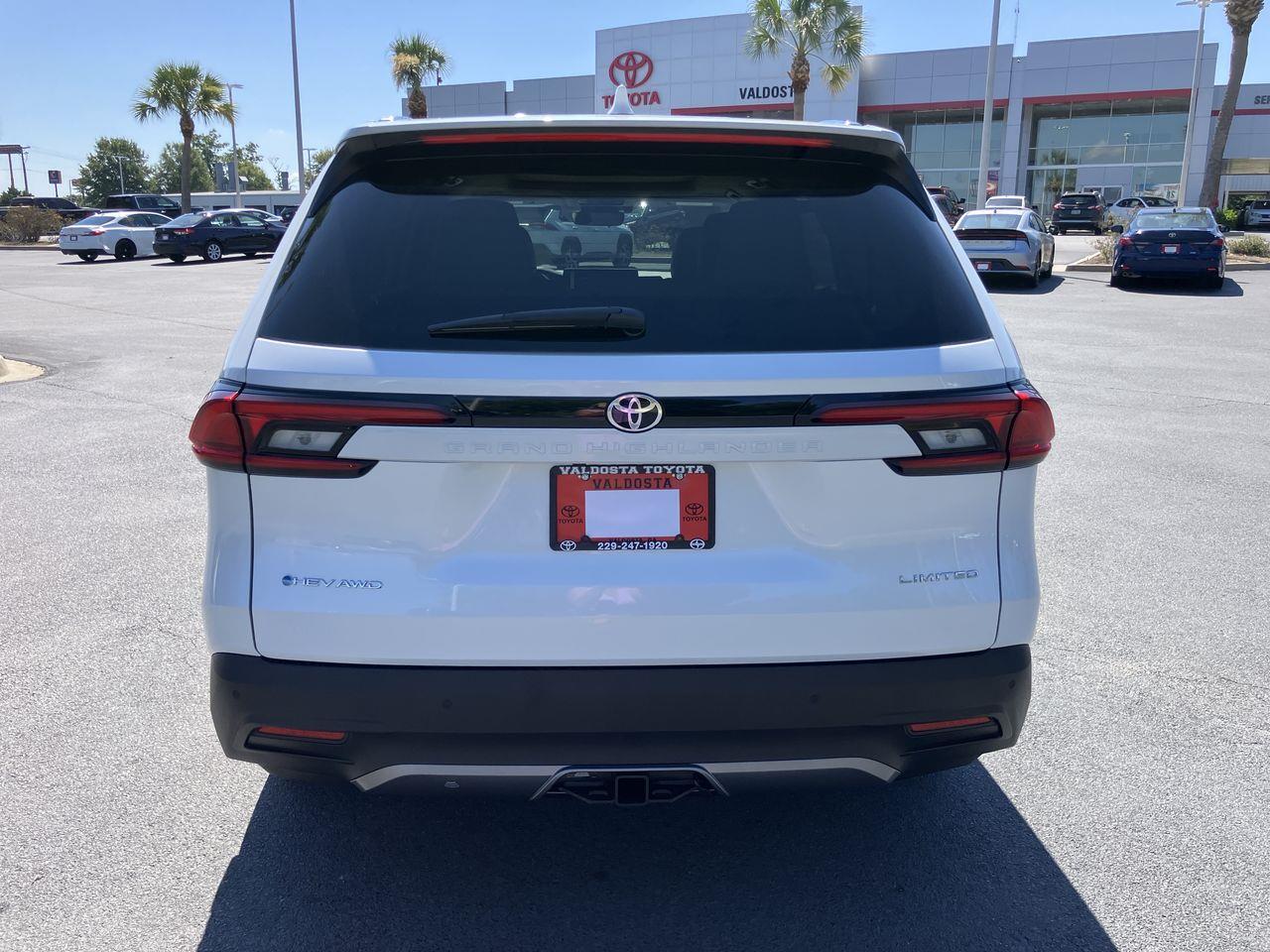 2026 Toyota Highlander Hybrid Limited photo 4