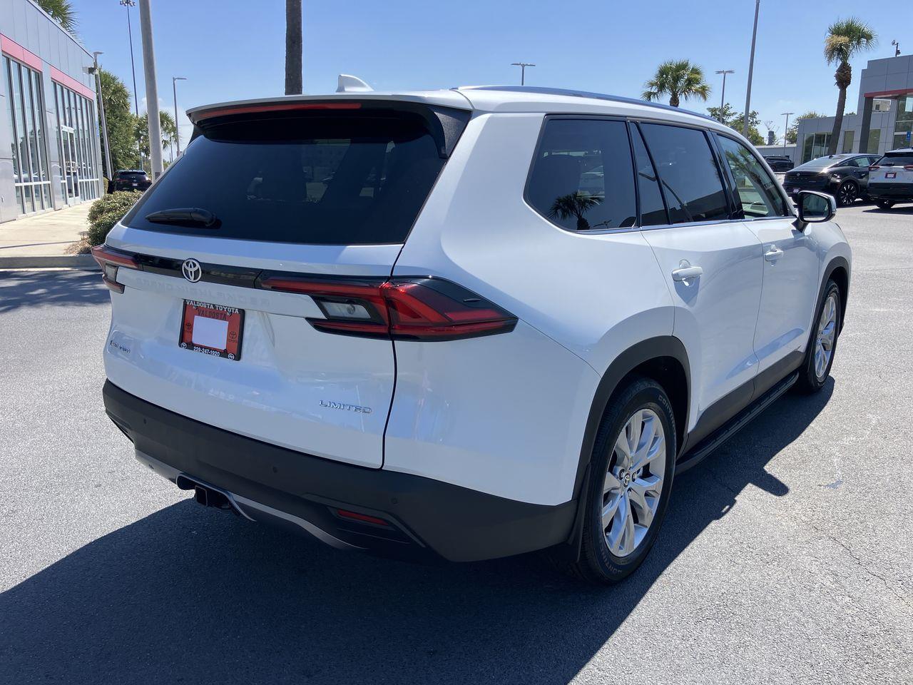 2026 Toyota Highlander Hybrid Limited photo 5
