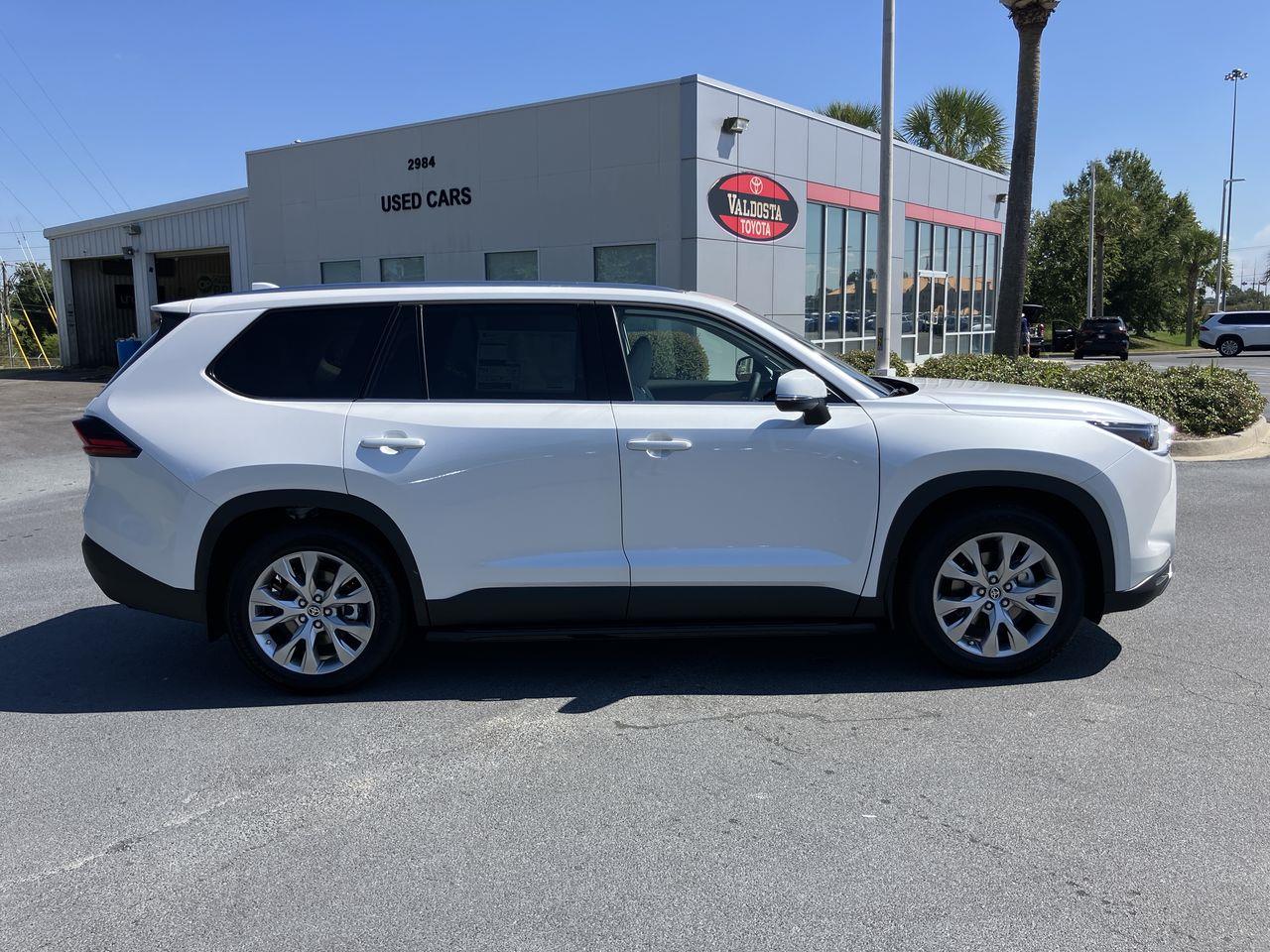 2026 Toyota Highlander Hybrid Limited photo 6