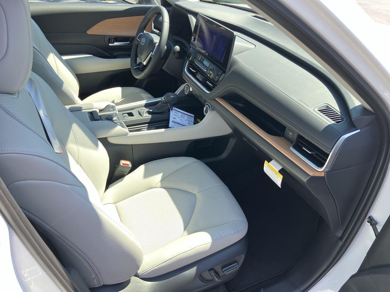 2026 Toyota Highlander Hybrid Limited photo 11