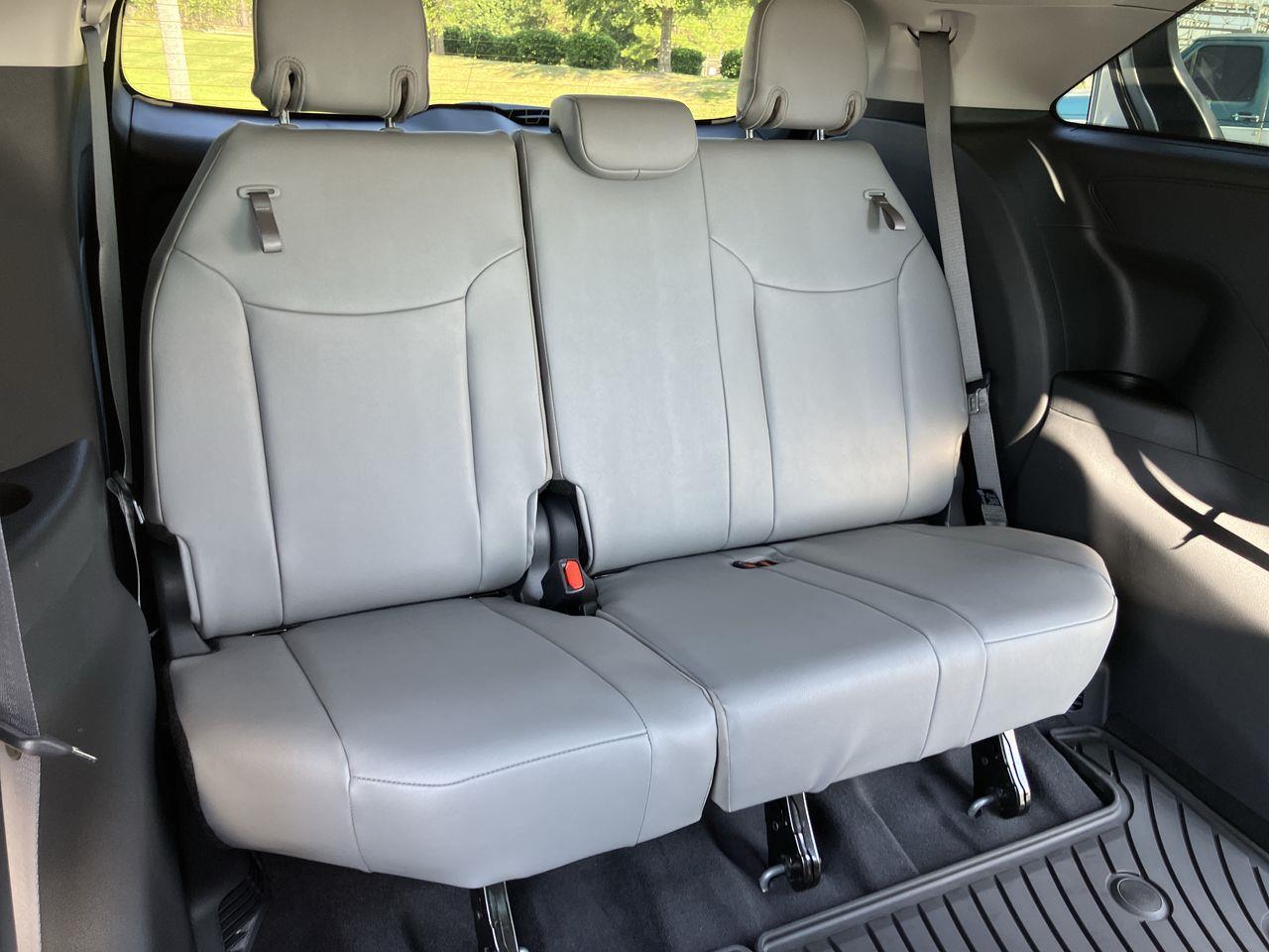 2025 Toyota Sienna XLE photo 14