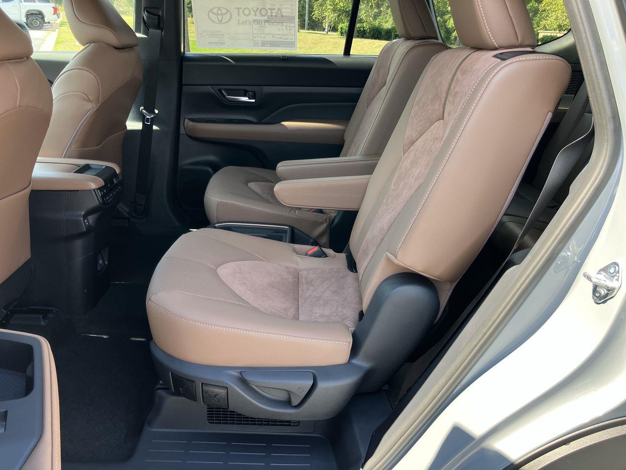 2025 Toyota Highlander Hybrid Platinum photo 7