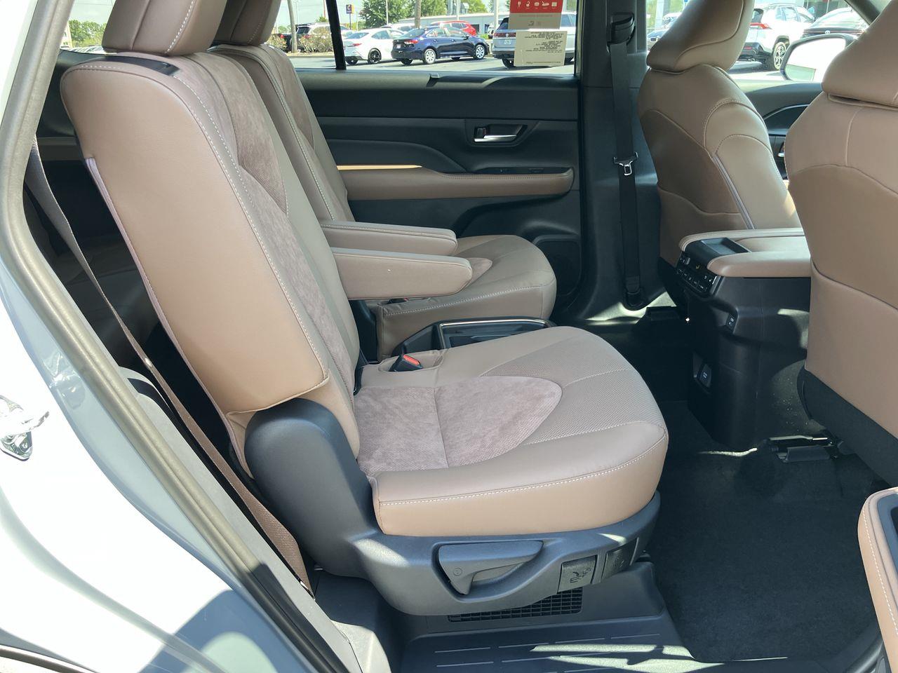 2025 Toyota Highlander Hybrid Platinum photo 8