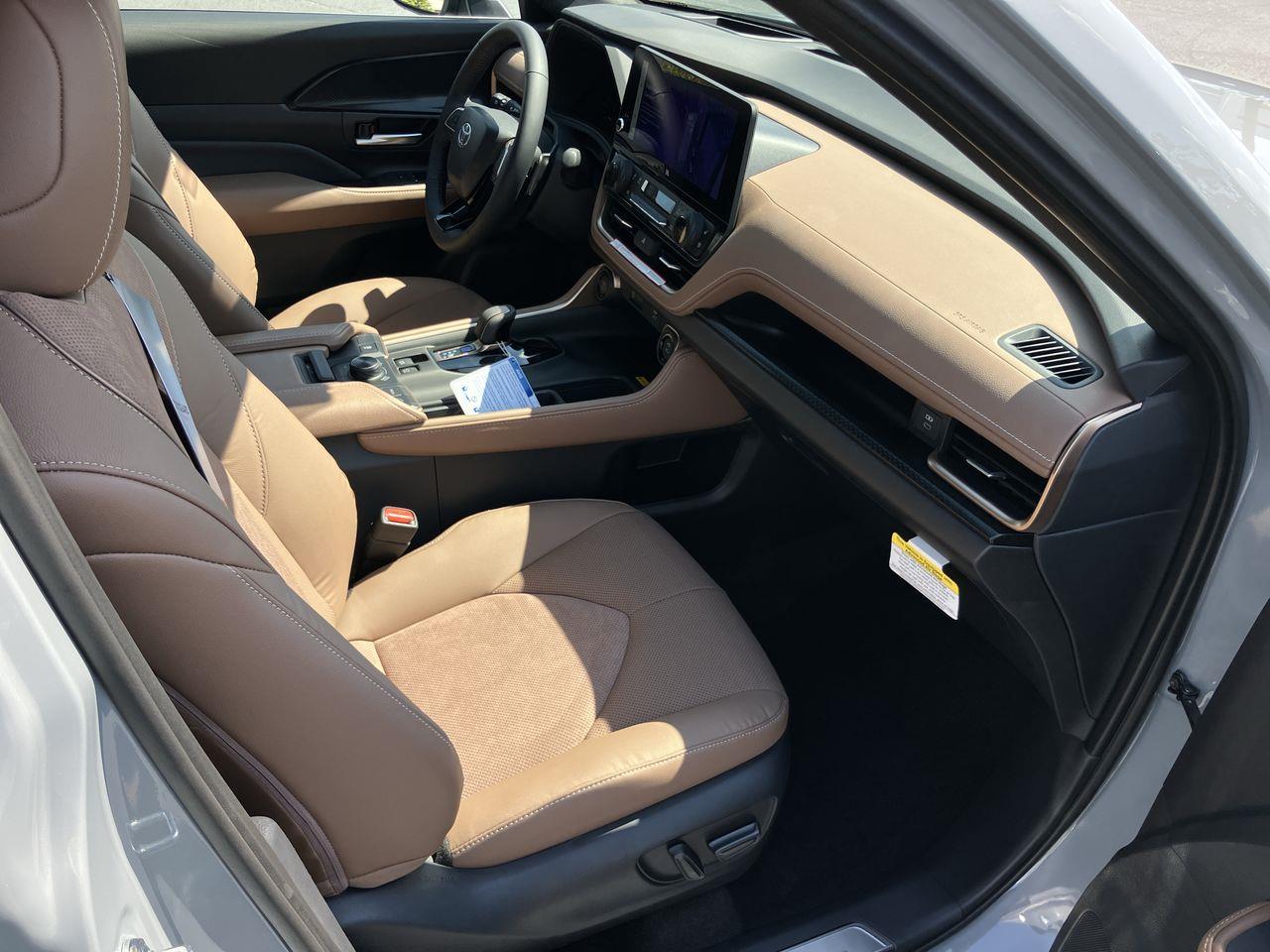 2025 Toyota Highlander Hybrid Platinum photo 9