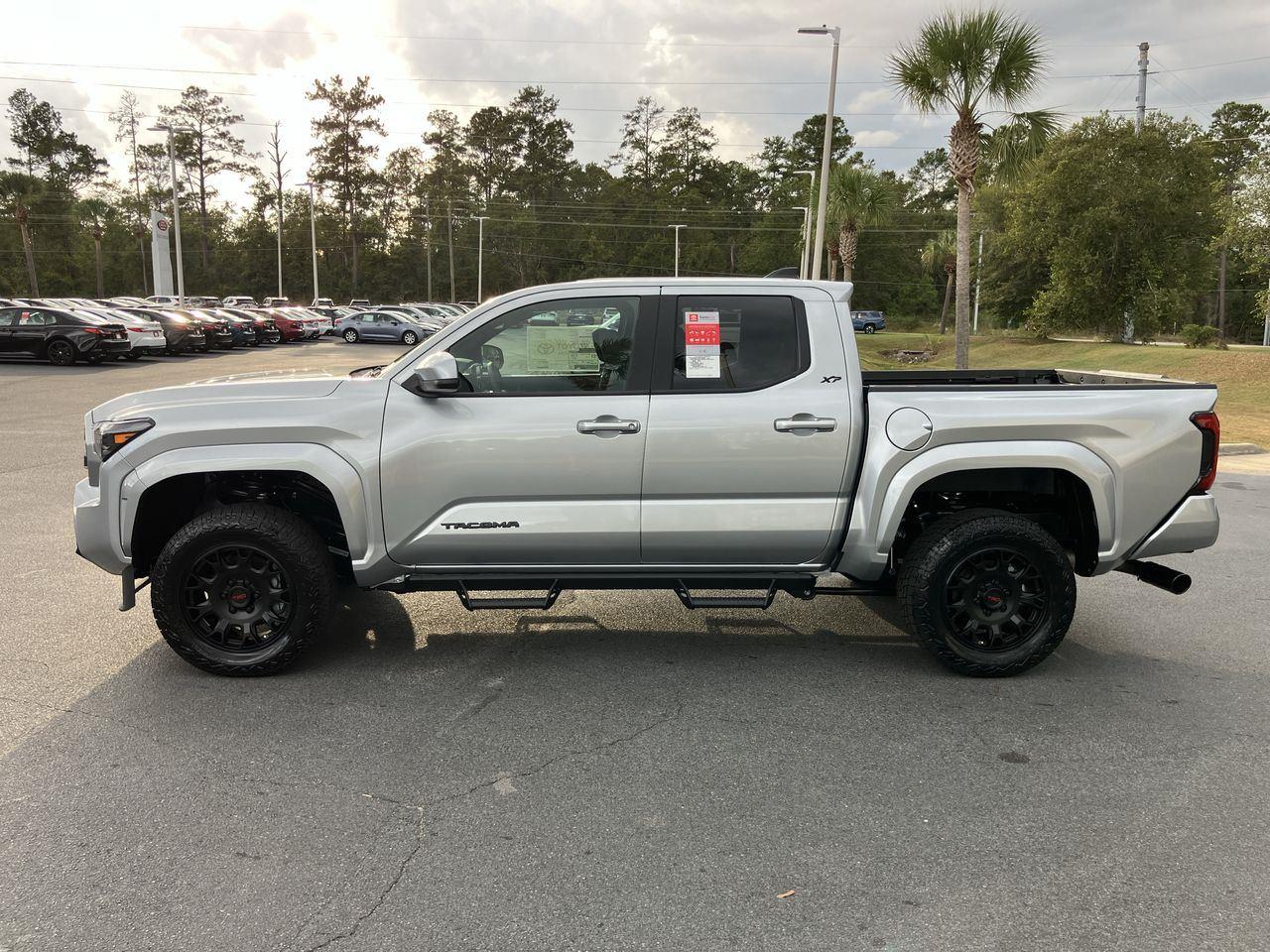 2025 Toyota Tacoma SR5 Double Cab photo 2