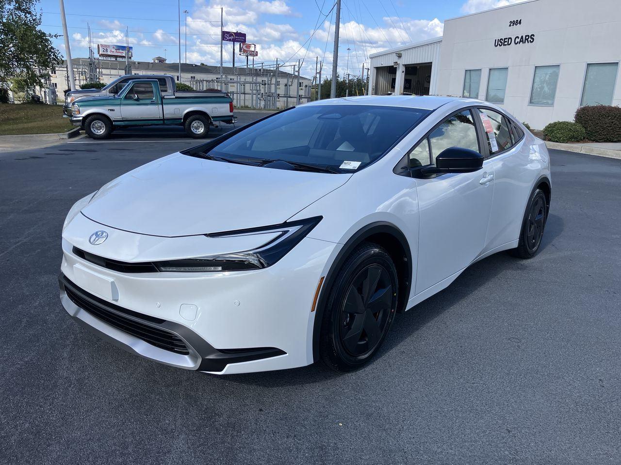 2026 Toyota Prius SE's photo