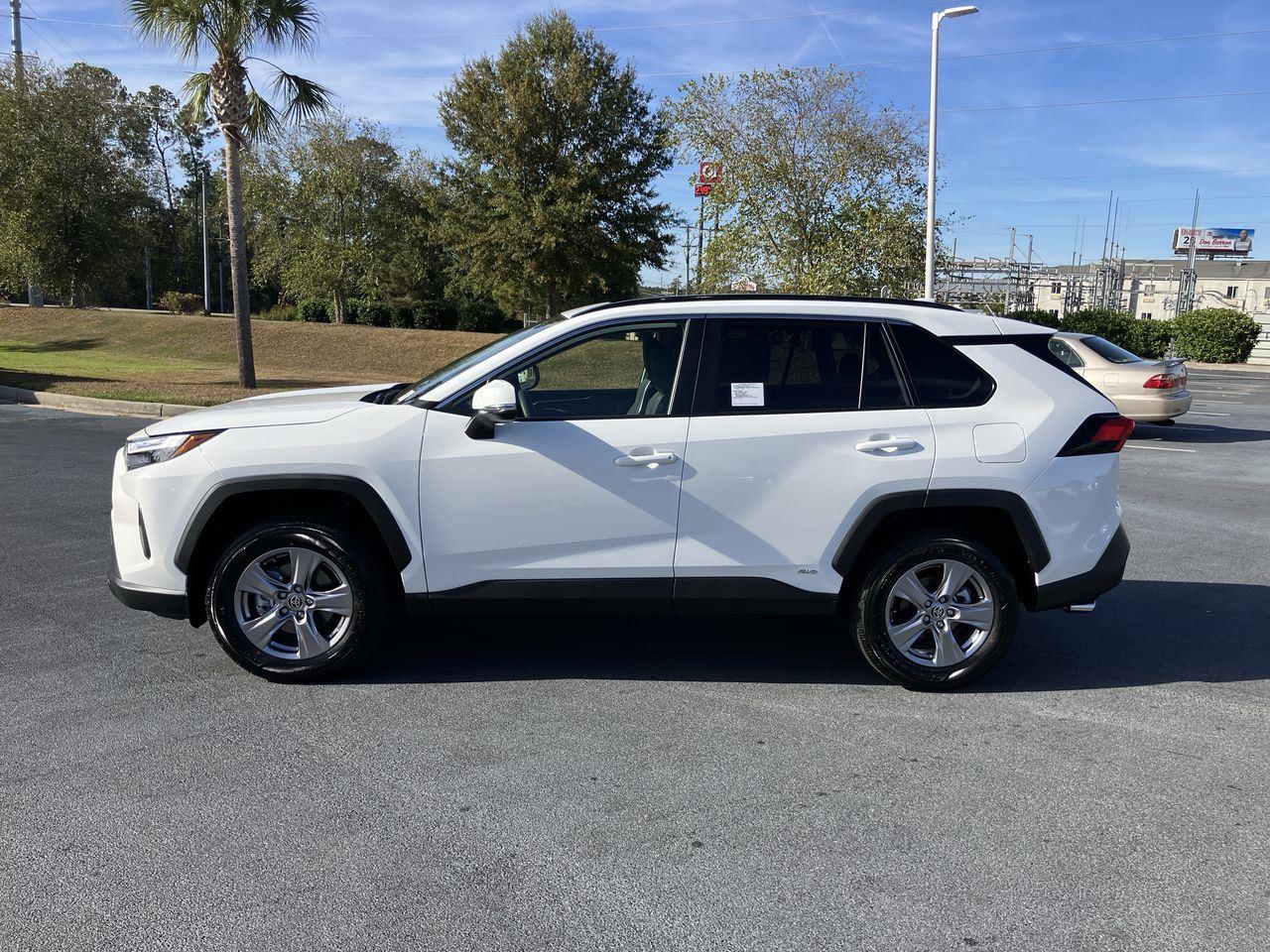 2025 Toyota RAV4 Hybrid XLE photo 2