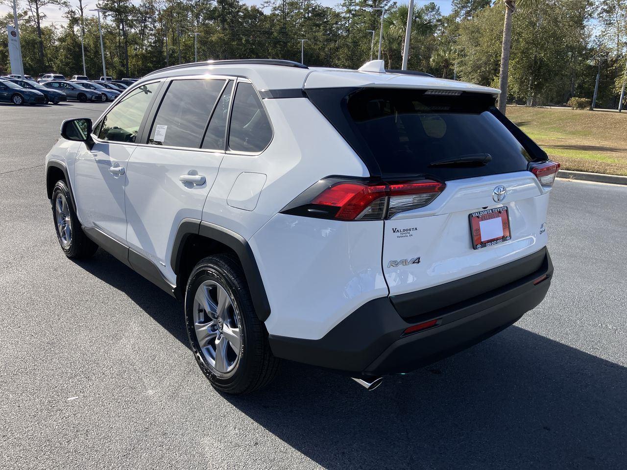2025 Toyota RAV4 Hybrid XLE photo 3