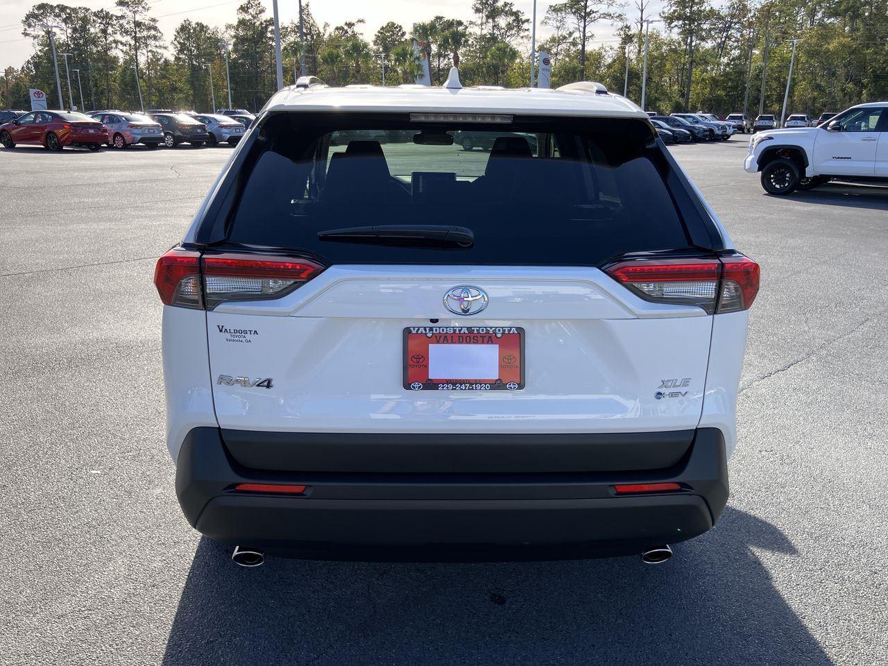 2025 Toyota RAV4 Hybrid XLE photo 4