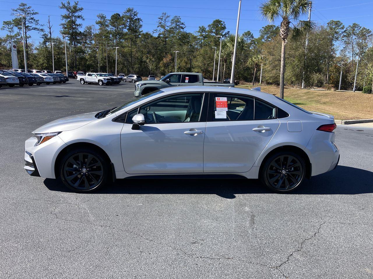 2026 Toyota Corolla SE photo 2