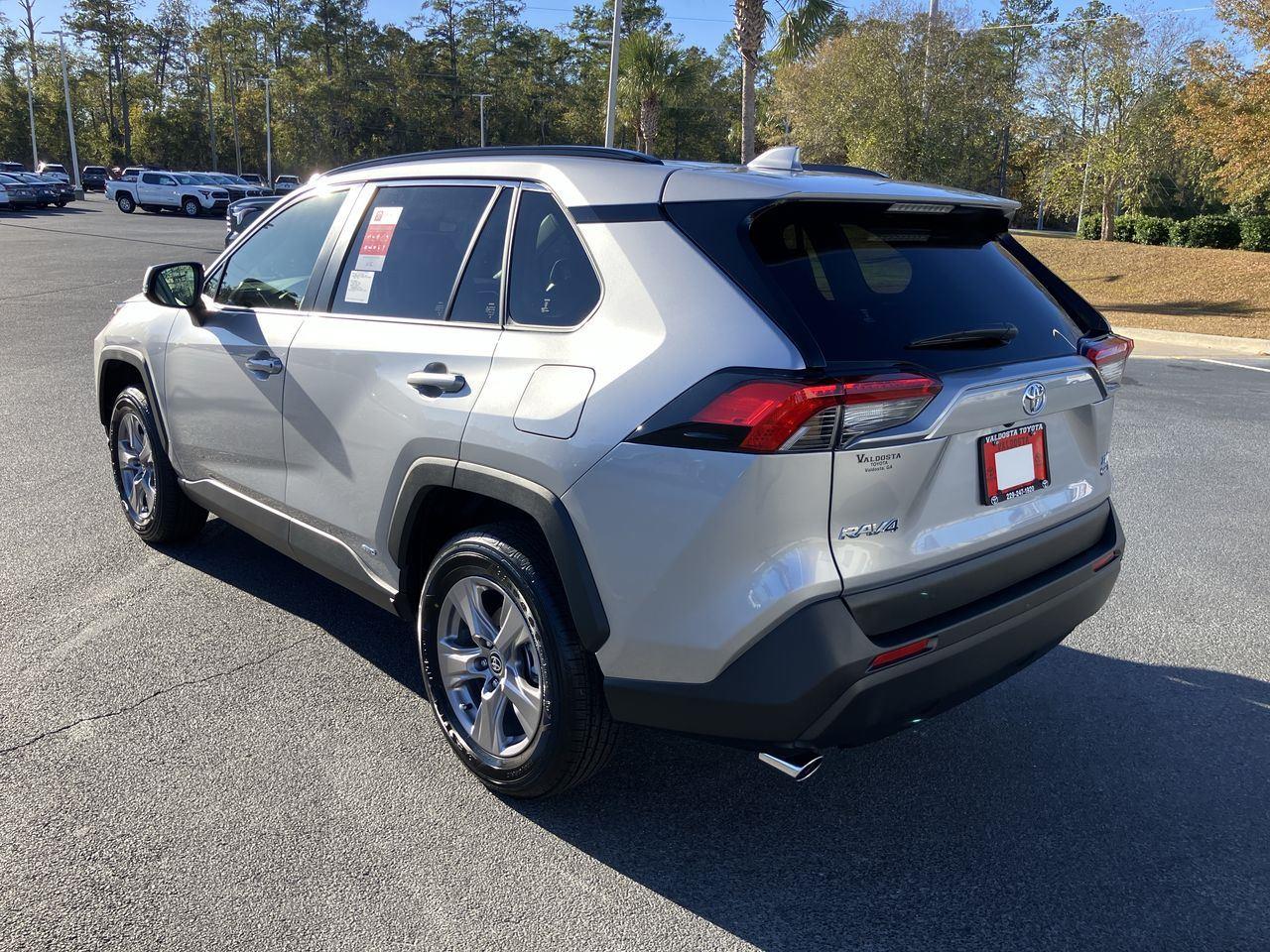 2025 Toyota RAV4 Hybrid XLE photo 3