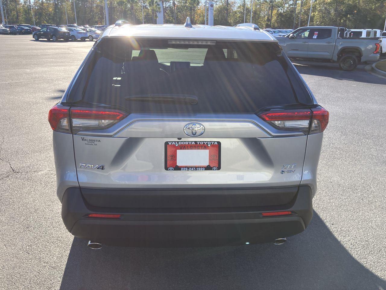 2025 Toyota RAV4 Hybrid XLE photo 4